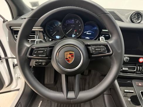 Certified 2026 Porsche Macan AWD/4WD image 14