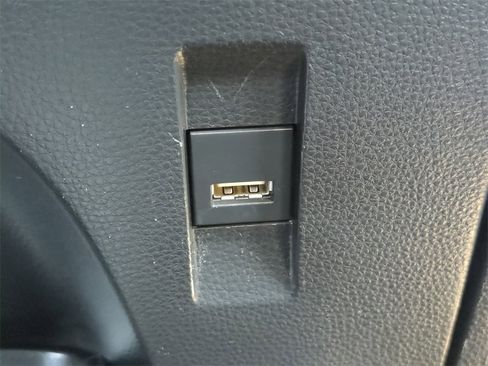 Used 2021 Toyota Corolla LE image 22