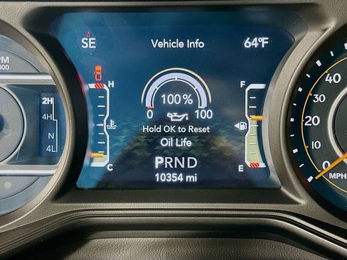 Used 2024 Jeep Gladiator Sport image 12