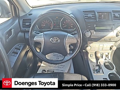 Used 2010 Toyota Highlander SE image 16