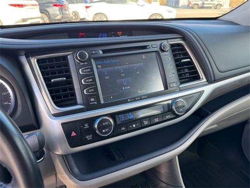 Used 2017 Toyota Highlander Limited image 20