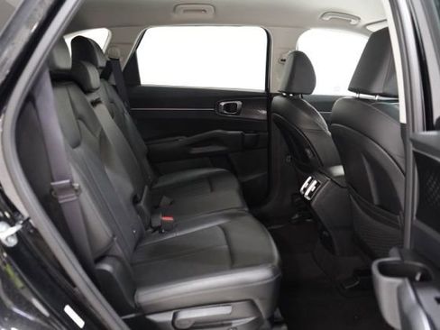 Used 2024 Kia Sorento S image 37