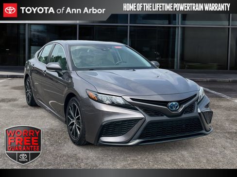 Used 2024 Toyota Camry SE FWD image 1