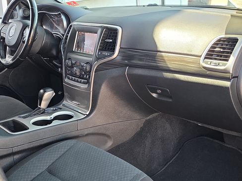 Used 2021 Jeep Grand Cherokee Laredo RWD image 27