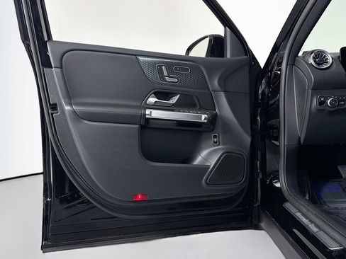 Certified 2025 Mercedes-Benz GLB 250 image 22