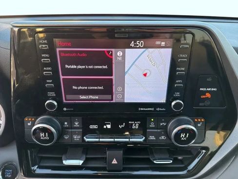 Used 2022 Toyota Highlander XLE image 21