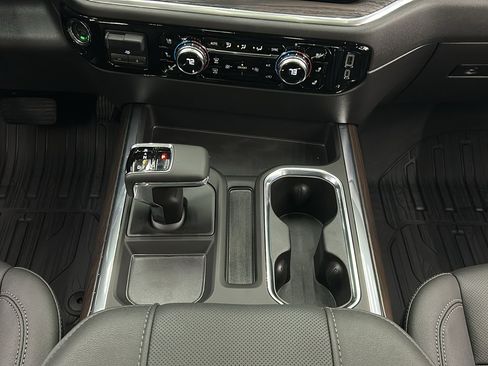 Used 2025 GMC Sierra 1500 SLT w/ SLT Premium Plus Package image 32