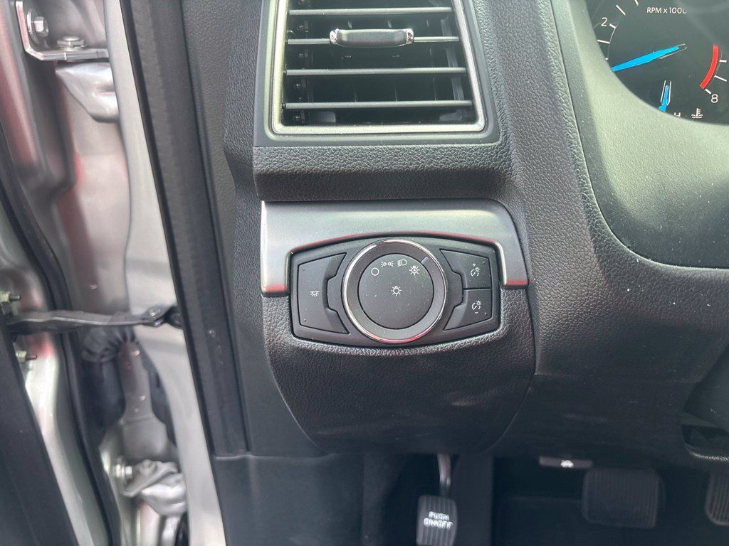 Used 2018 Ford Explorer XLT AWD/4WD image 19