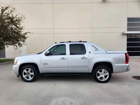 Used 2013 Chevrolet Avalanche LT w/ Texas Edition image 5