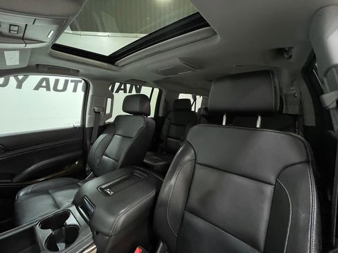 Used 2017 Chevrolet Suburban LT image 13