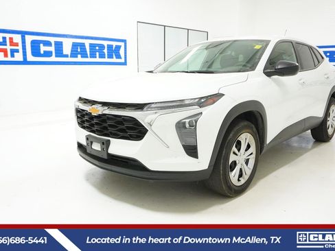 Used 2024 Chevrolet Trax LS FWD image 1