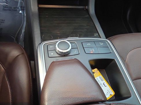 Used 2015 Mercedes-Benz GL 550 4MATIC image 14