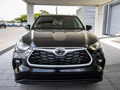 Used 2024 Toyota Highlander XLE FWD image 8
