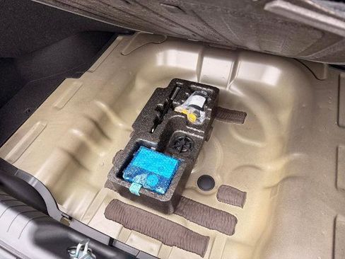 New 2025 Hyundai Elantra Limited FWD image 35