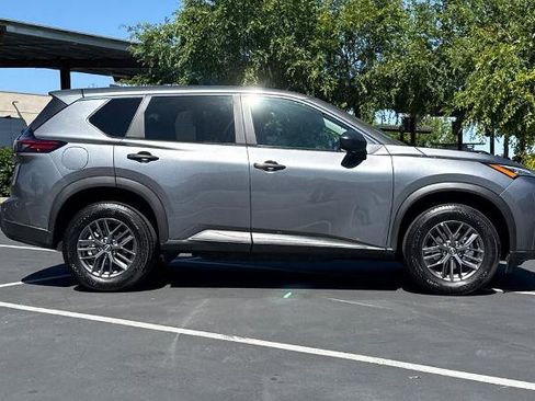 Used 2025 Nissan Rogue S AWD/4WD image 10