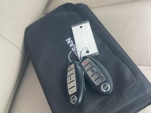 Used 2016 Nissan Quest Platinum FWD image 19