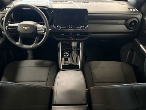 Used 2025 Chevrolet Colorado W/T AWD/4WD image 15