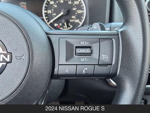 Used 2024 Nissan Rogue S FWD image 18