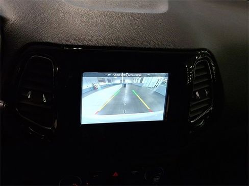 Used 2020 Jeep Compass Latitude image 19