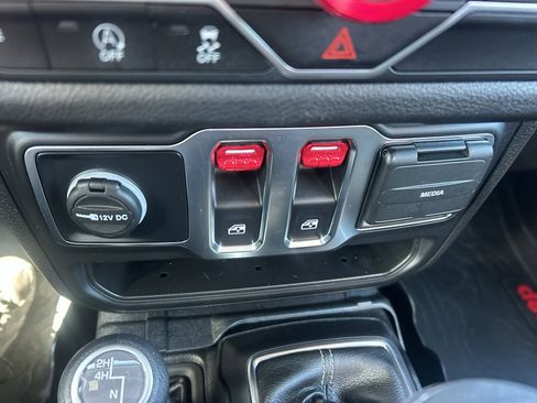 Used 2025 Jeep Wrangler Sport image 23