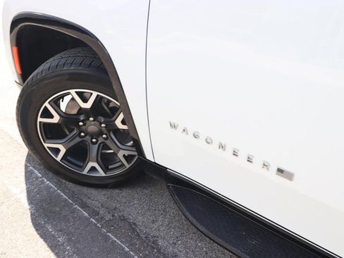 Used 2024 Jeep Wagoneer Series III image 3