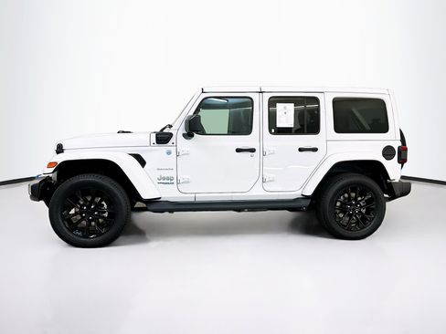 Used 2022 Jeep Wrangler Sahara w/ Cold Weather Group image 4