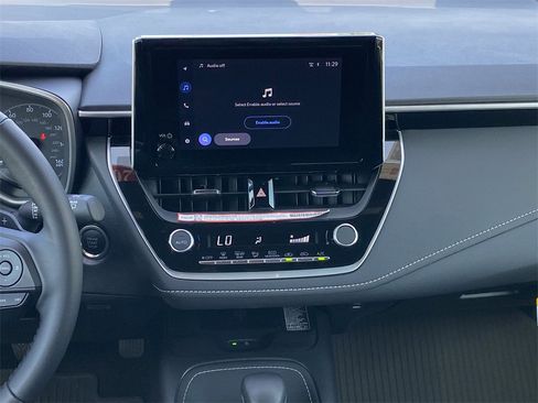 Certified 2025 Toyota Corolla SE image 27