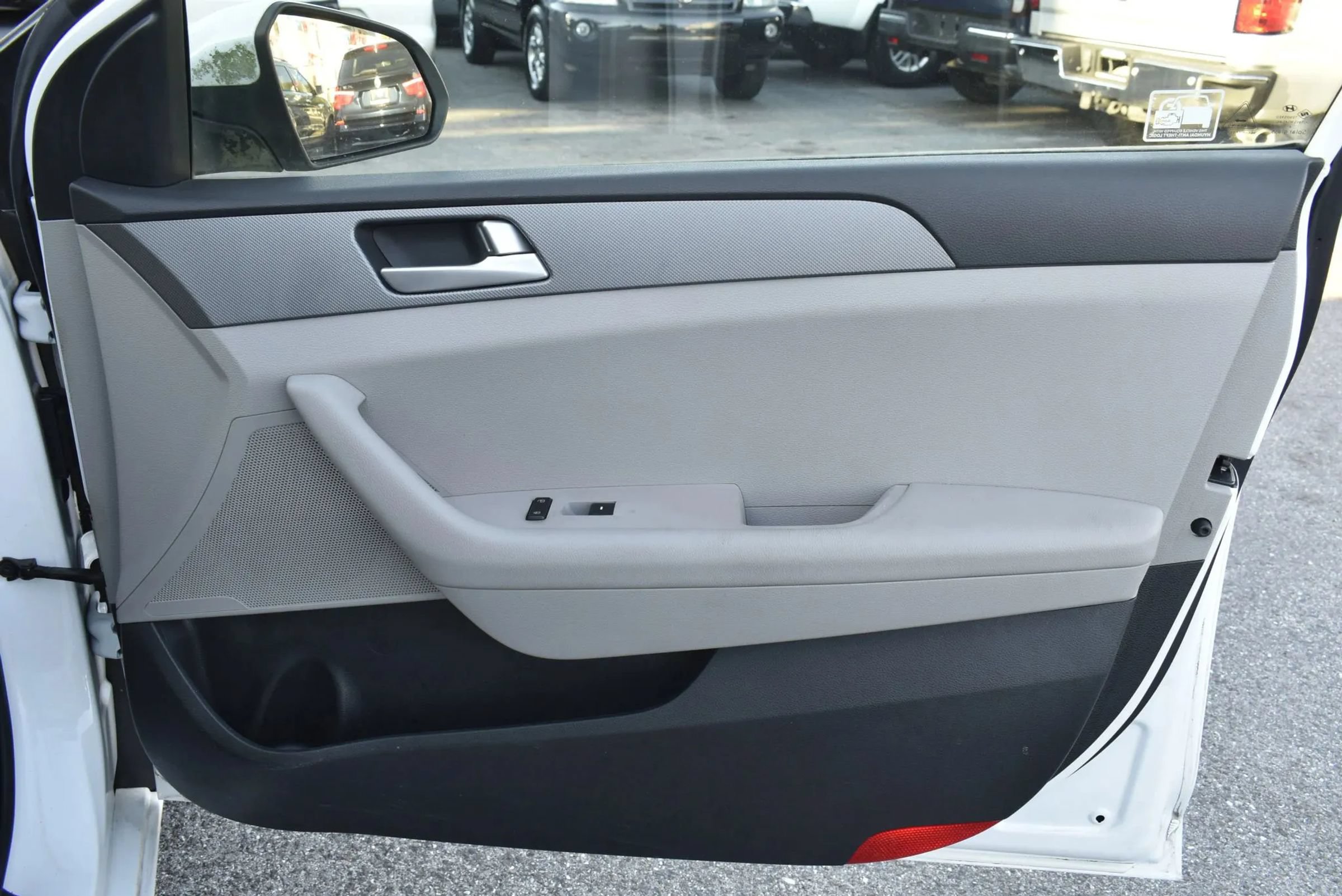 Used 2015 Hyundai Sonata SE FWD image 30