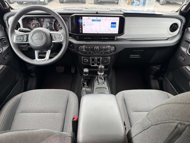 Used 2026 Jeep Wrangler Unlimited Sahara AWD/4WD image 21