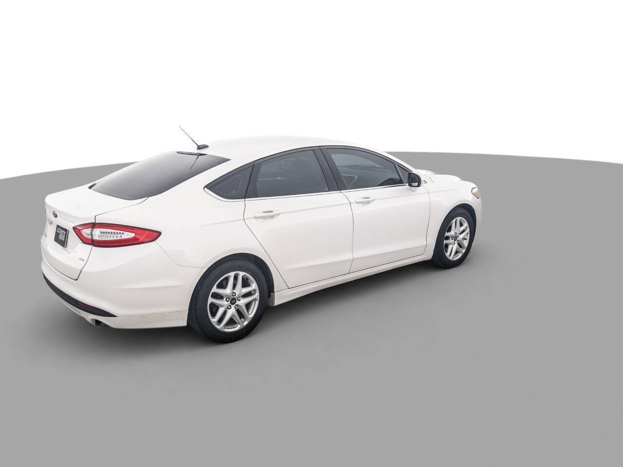 Used 2014 Ford Fusion SE FWD image 5