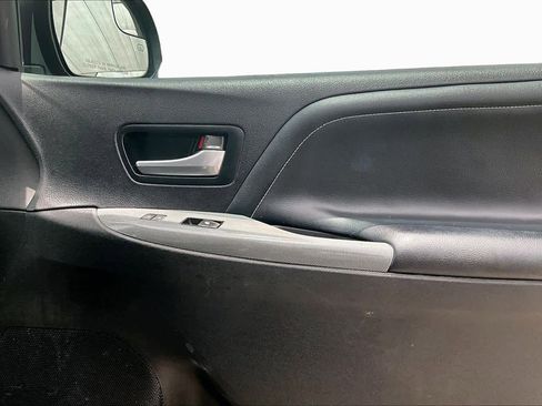 Used 2015 Toyota Sienna SE FWD image 22