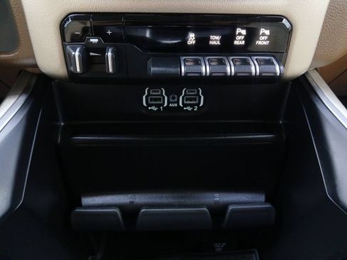 Used 2020 RAM 1500 Laramie RWD image 10