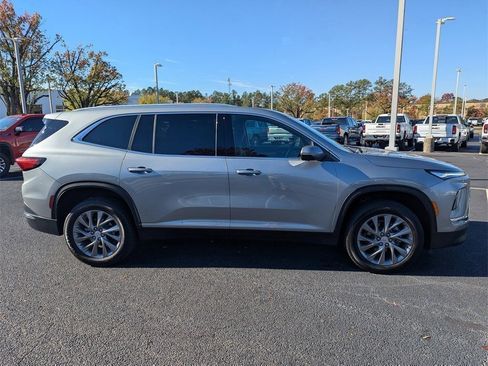 Used 2025 Buick Enclave Preferred image 9