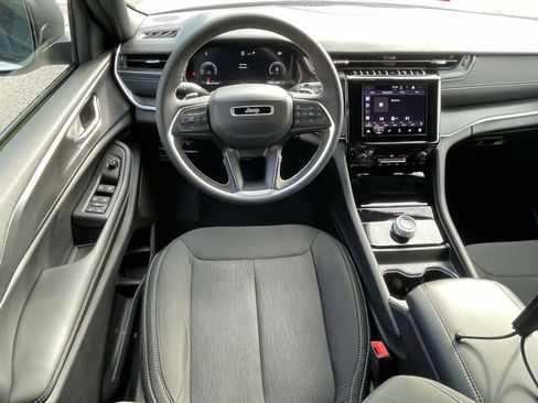 Used 2024 Jeep Grand Cherokee Laredo w/ MOPAR Finishing Package image 17