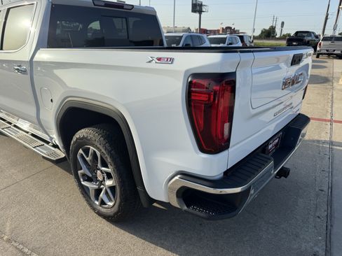 Used 2023 GMC Sierra 1500 SLT w/ SLT Premium Plus Package AWD/4WD image 8