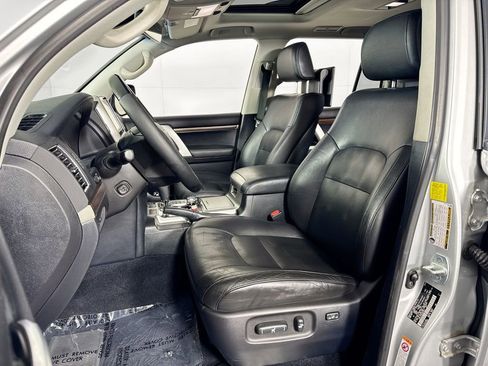 Used 2016 Toyota Land Cruiser image 27