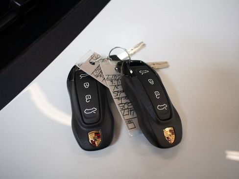 Used 2025 Porsche Macan 4S Electric image 32