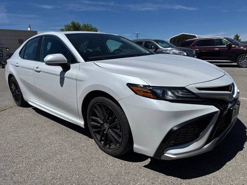 Used 2024 Toyota Camry XSE FWD image 3