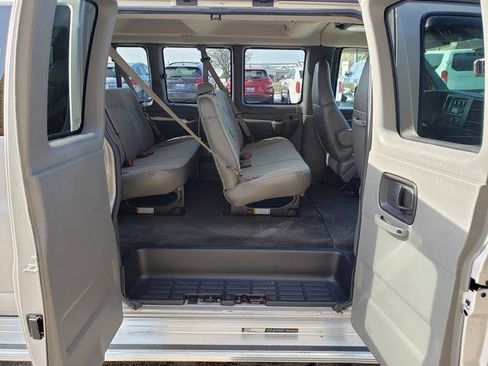 Used 2009 GMC Savana 3500 Extended Passenger w/ LT Preferred Equipment Group image 13