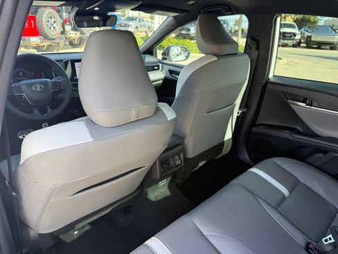 Used 2026 Toyota Camry SE w/ Convenience Package FWD image 28
