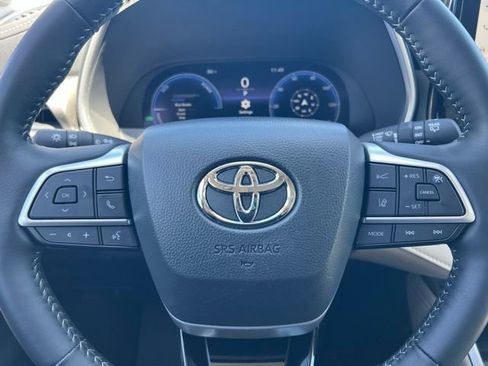 Used 2025 Toyota Highlander Limited AWD/4WD image 26