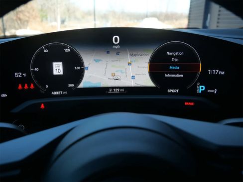 Used 2021 Porsche Taycan image 21