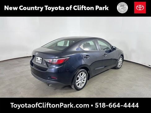 Used 2017 Toyota Yaris iA image 3