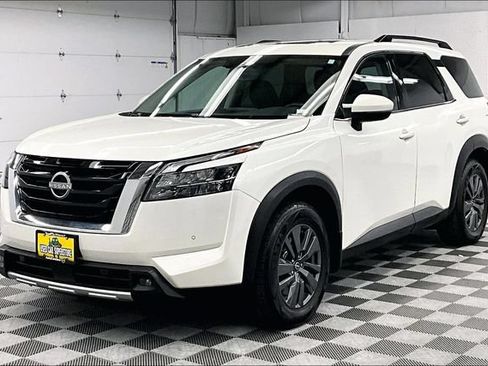 Used 2024 Nissan Pathfinder SV AWD/4WD image 12