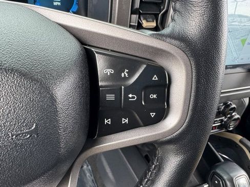 Used 2025 Ford Bronco Badlands image 21