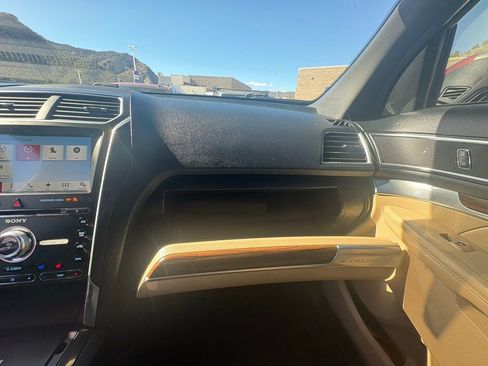 Used 2017 Ford Explorer Limited image 22