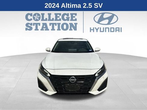 Used 2024 Nissan Altima 2.5 SV w/ SV Premium Package FWD image 2