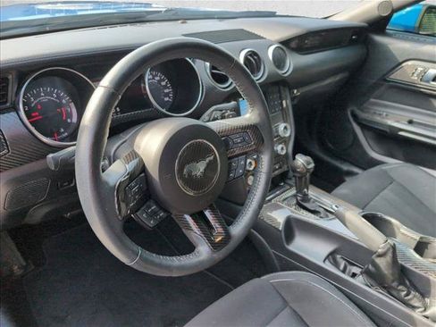 Used 2020 Ford Mustang Coupe RWD image 9
