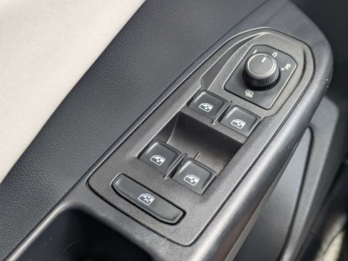 Used 2025 Volkswagen Taos SE FWD image 22