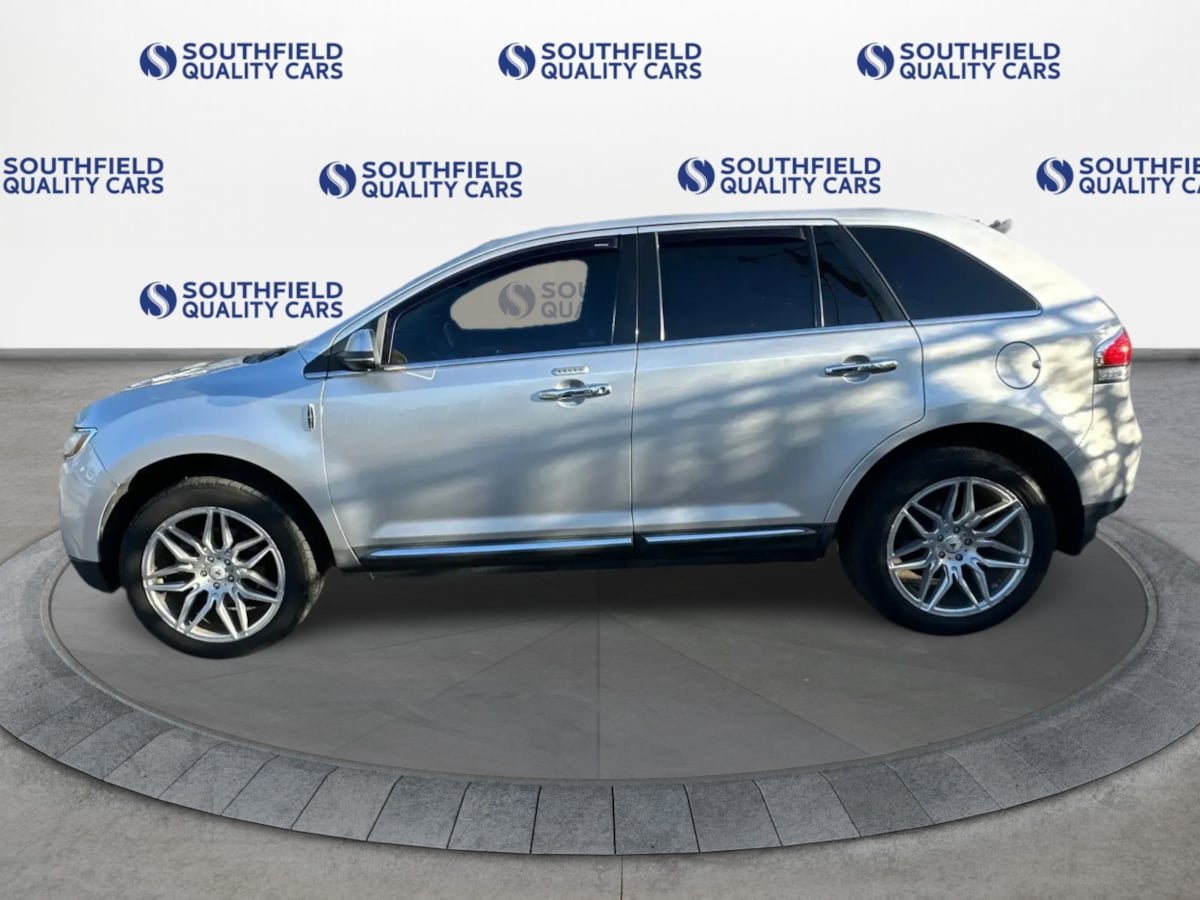 Used 2013 Lincoln MKX AWD image 3
